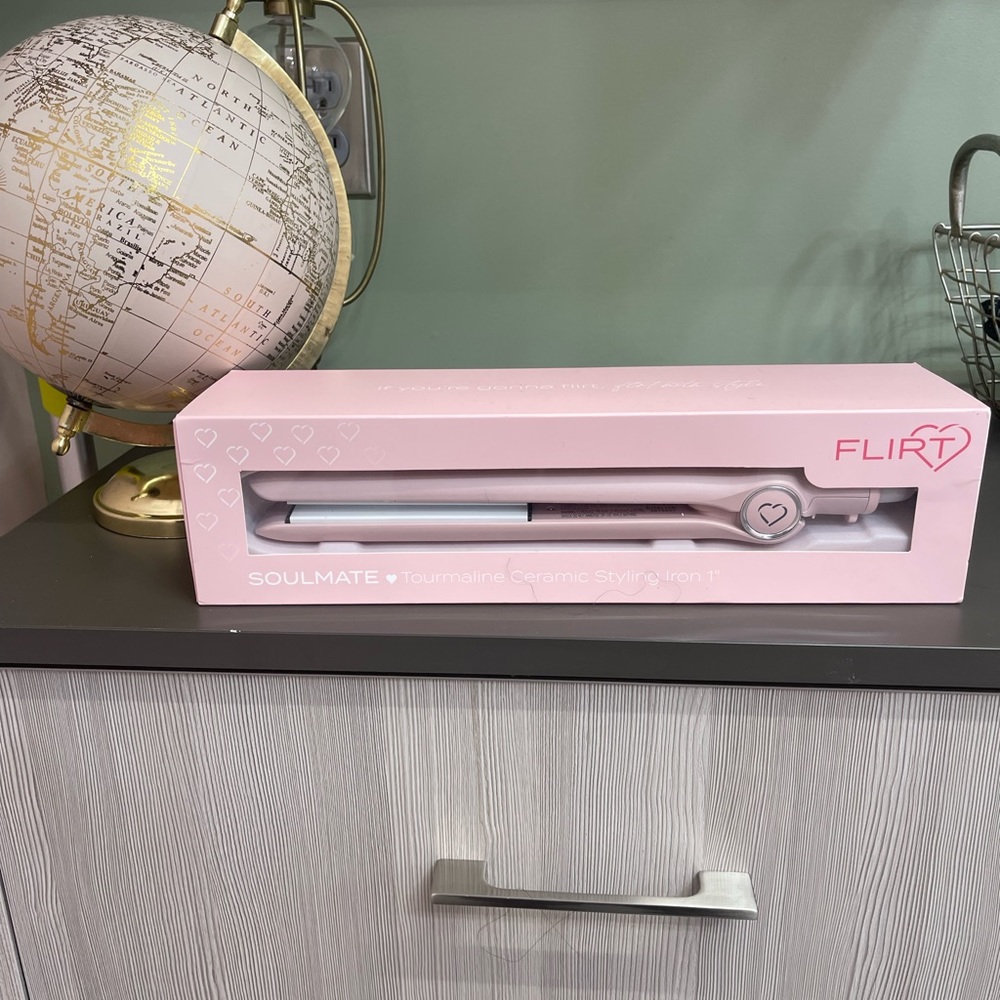 FHI HEAT 1”FLIRT - SOULMATE STYLING IRON 1" **BRAND NEW IN THE BOX**